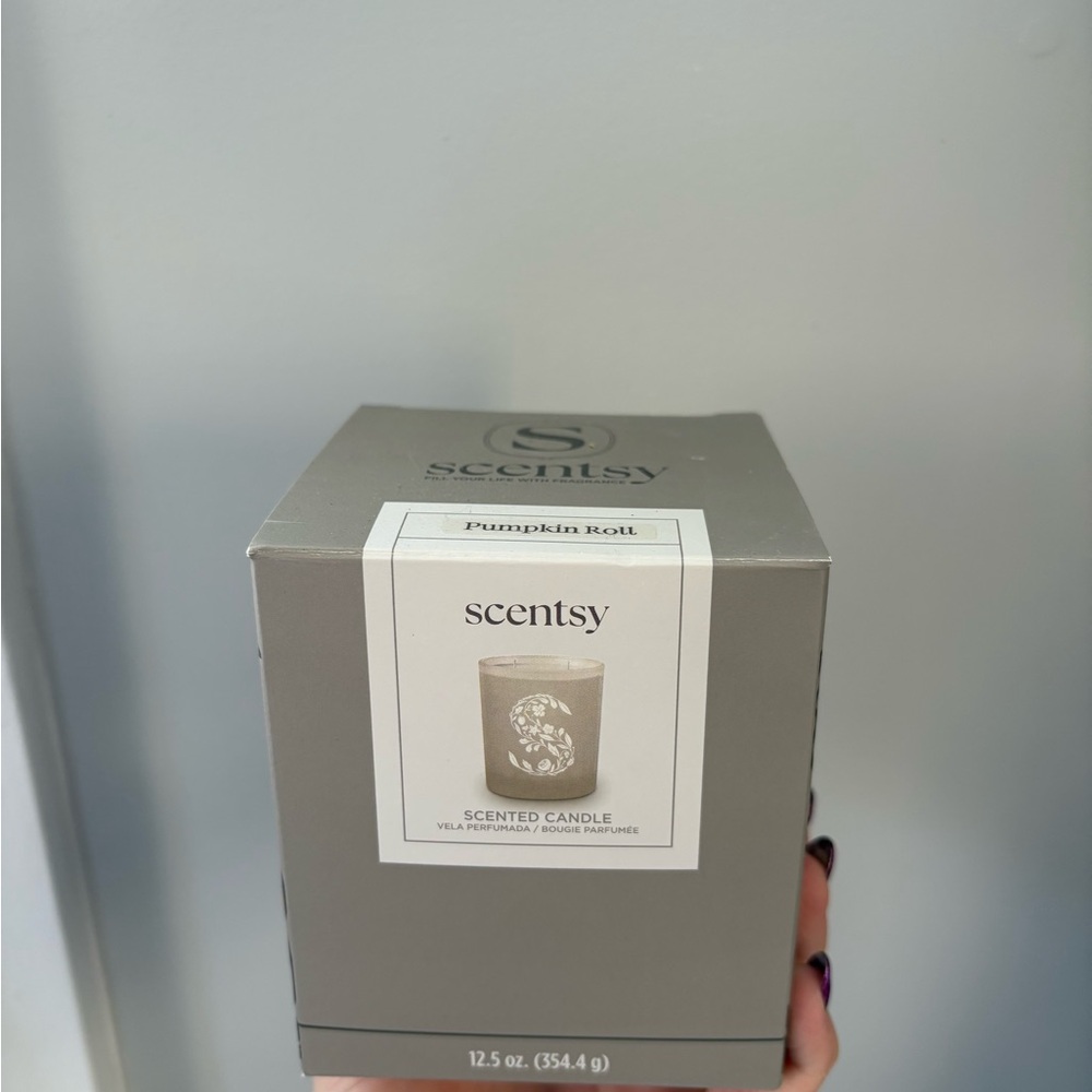 Scentsy Pumpkin Roll Scented Candle - Gray